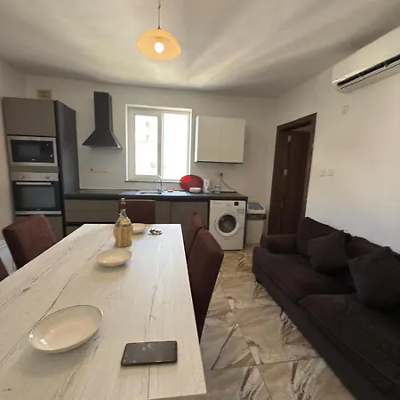 3-bedroom In M4
