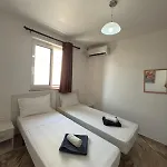 3-bedroom In M4