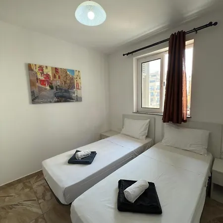 Apartment 3-bedroom In M4 *