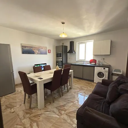Apartment 3-bedroom In M4 *